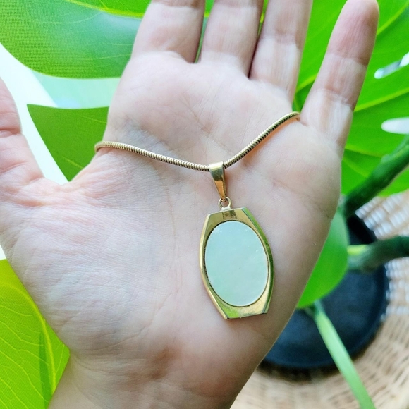 Vintage Gold Mother of Pearl Necklace - Picture 3 of 8